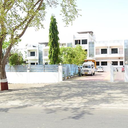 River Touch Resort Silvassa Ngoại thất bức ảnh